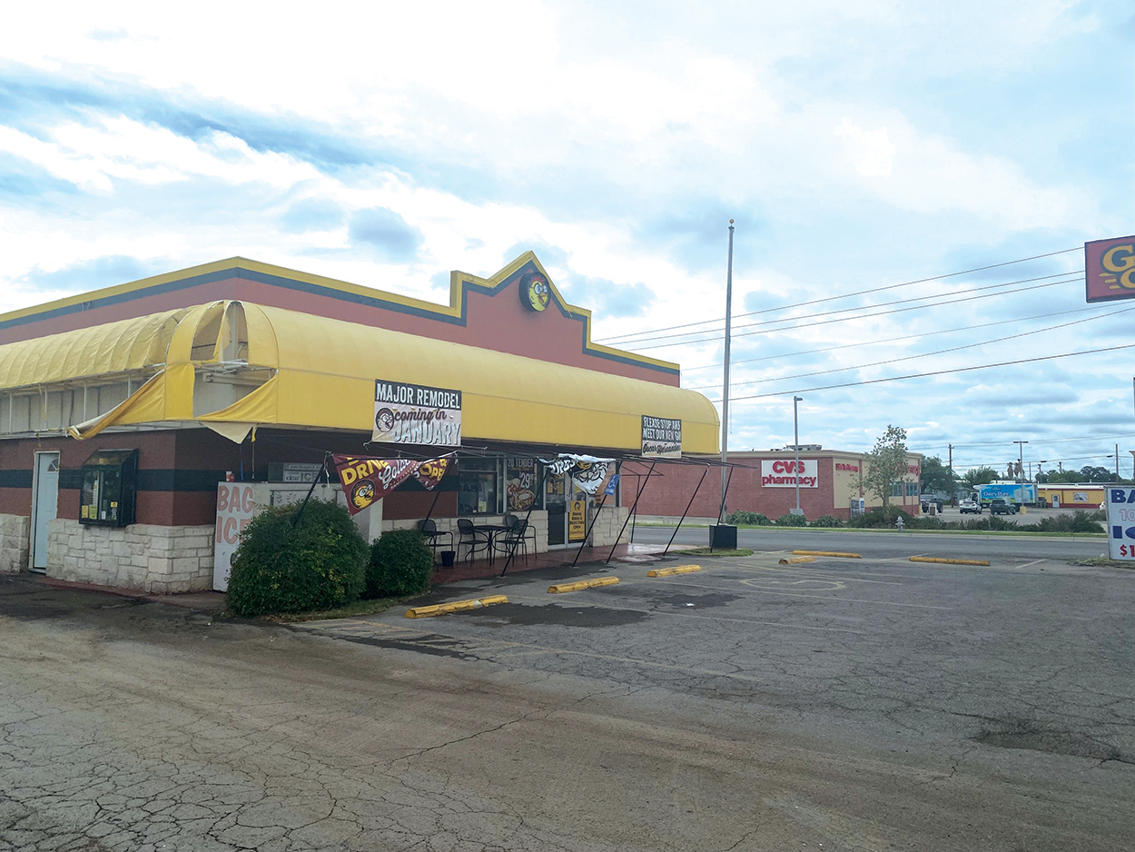 NEWS - Golden Chick re-opened after brief closure - 830Times