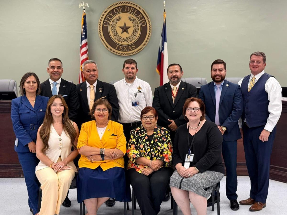 NEWS - State Rep. Morales visits Del Rio leaders - 830Times