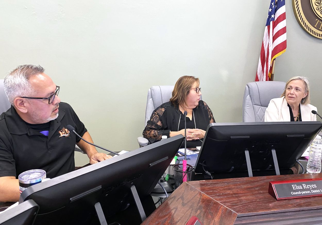 NEWS — Divided council denies rezoning request